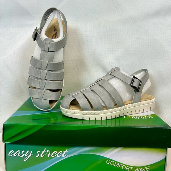 NIB Easy Street Denalize Women’s gray Leather Casual Sandals / Sz 6.5 Narrow - Picture 1 of 12
